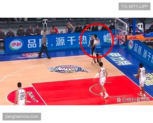 篮球比赛中球员犯规离场的具体规则和判定标准解析